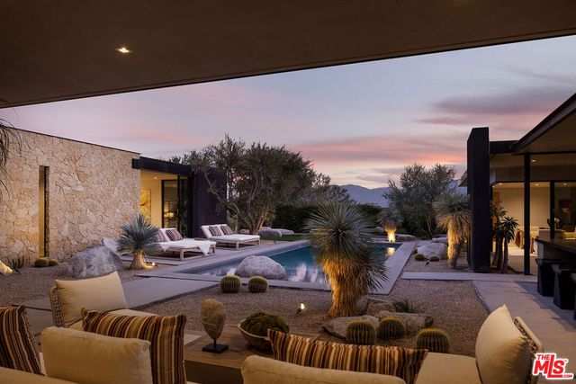 2 Echo Lane, Rancho Mirage, CA 92270