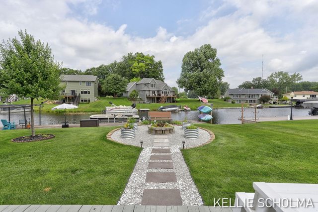 12814 Theris Drive, Wayland, MI 49348