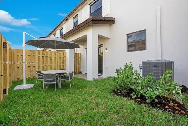 15955 SW 2nd St, Pembroke Pines, FL 33027