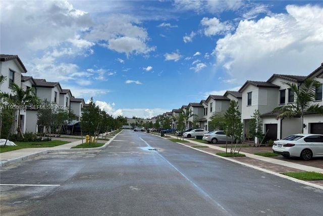 15955 SW 2nd St, Pembroke Pines, FL 33027