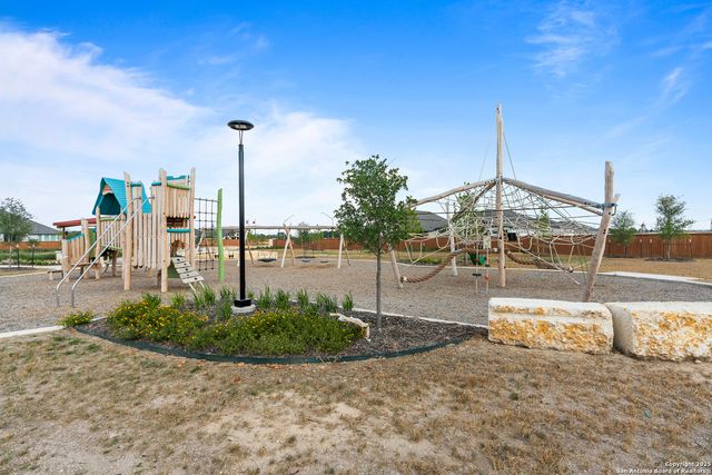 264 Mountain Oak, Castroville, TX 78009