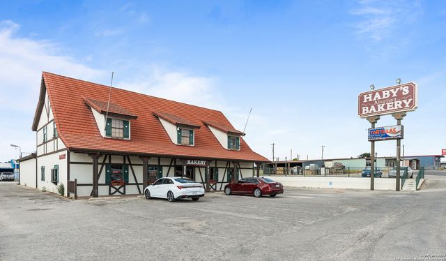 264 Mountain Oak, Castroville, TX 78009