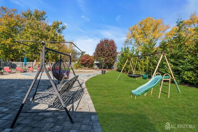 4 Canadian Woods Road, Marlboro, NJ 07746