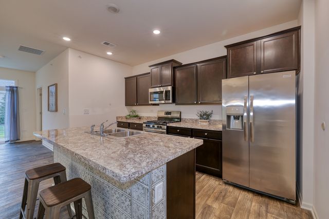 911 Darwin Street, North Aurora, IL 60542