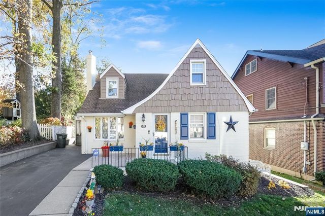81 W Gouverneur Avenue, Rutherford, NJ 07070