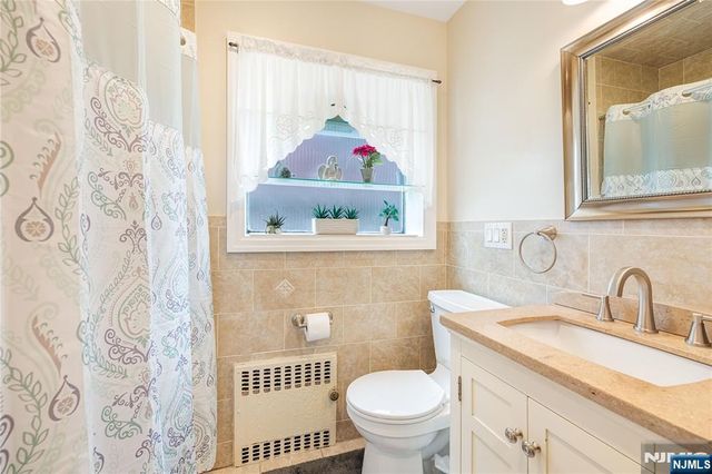 81 W Gouverneur Avenue, Rutherford, NJ 07070
