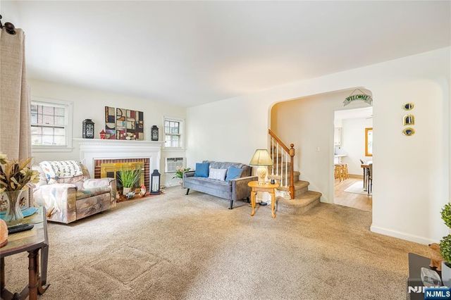 81 W Gouverneur Avenue, Rutherford, NJ 07070