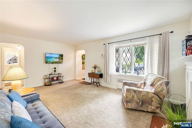 81 W Gouverneur Avenue, Rutherford, NJ 07070