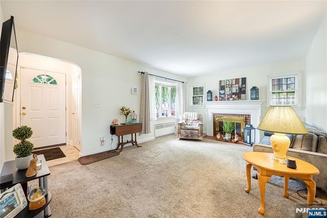 81 W Gouverneur Avenue, Rutherford, NJ 07070