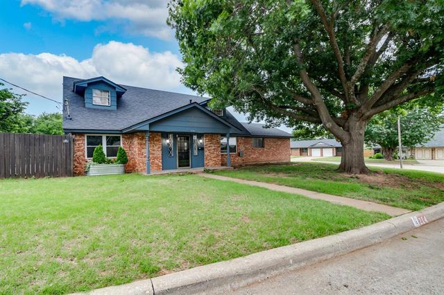 214 Del Mar Drive, Yukon, OK 73099