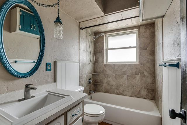 214 Del Mar Drive, Yukon, OK 73099