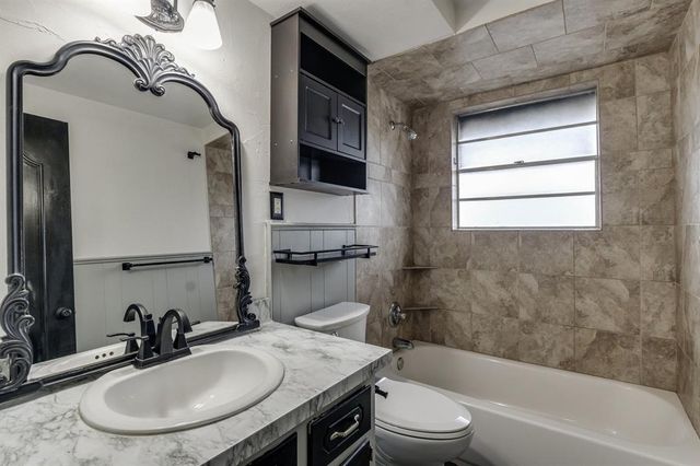 214 Del Mar Drive, Yukon, OK 73099