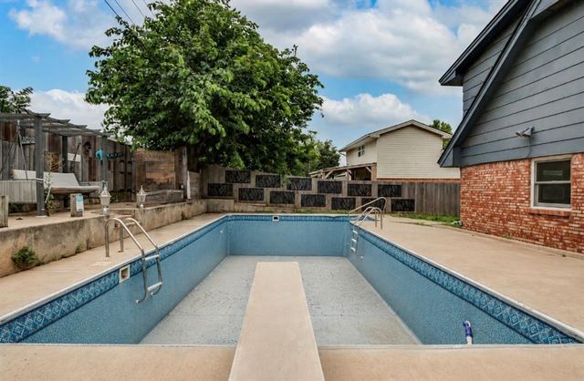 214 Del Mar Drive, Yukon, OK 73099