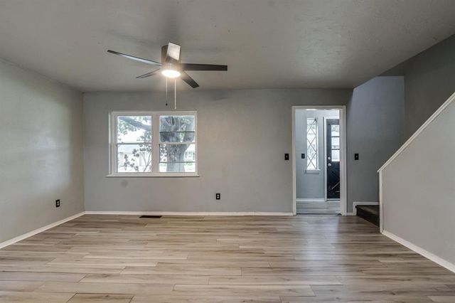 214 Del Mar Drive, Yukon, OK 73099