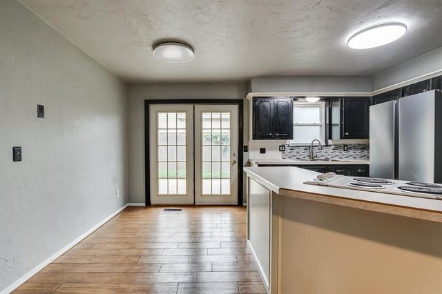 214 Del Mar Drive, Yukon, OK 73099