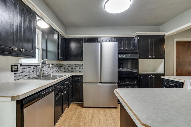 214 Del Mar Drive, Yukon, OK 73099