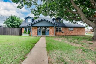 214 Del Mar Drive, Yukon, OK 73099