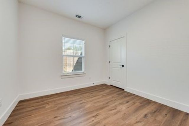 202 Pine Street, Bonham, TX 75418