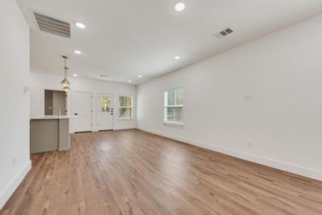 202 Pine Street, Bonham, TX 75418