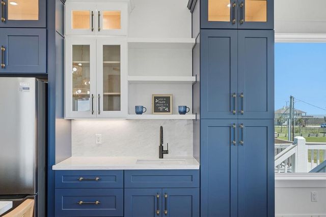 4411 Strand Avenue, Port Bolivar, TX 77650