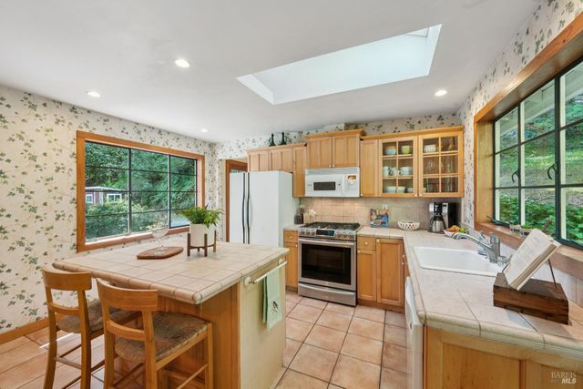 1311 W Dry Creek Rd, Healdsburg, CA 95448