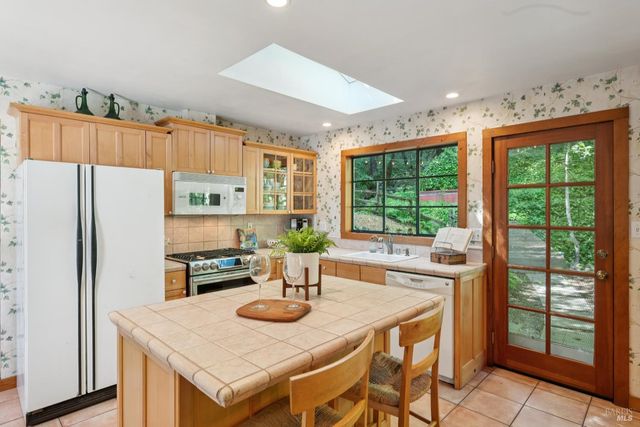 1311 W Dry Creek Rd, Healdsburg, CA 95448