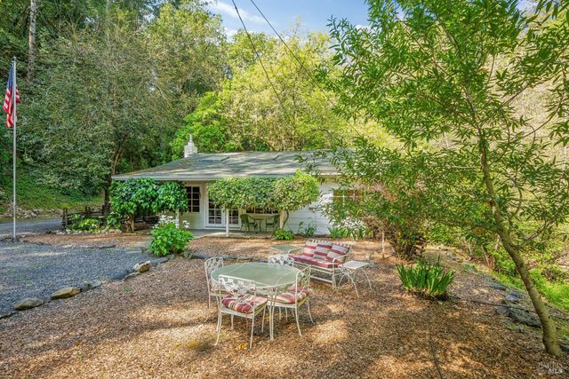 1311 W Dry Creek Rd, Healdsburg, CA 95448