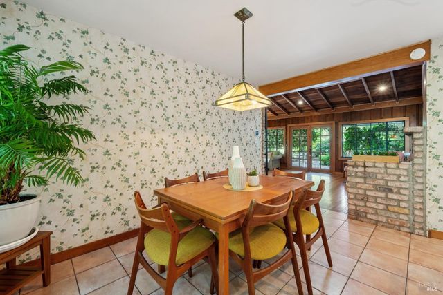 1311 W Dry Creek Rd, Healdsburg, CA 95448