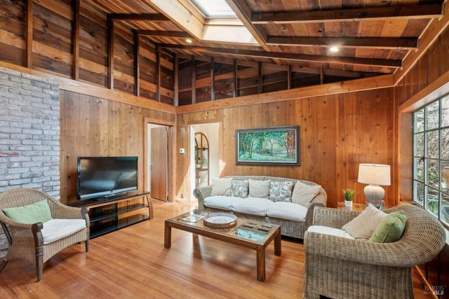 1311 W Dry Creek Rd, Healdsburg, CA 95448