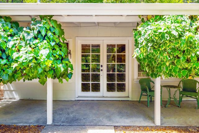 1311 W Dry Creek Rd, Healdsburg, CA 95448