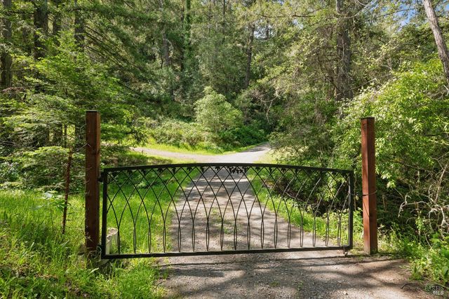 1311 W Dry Creek Rd, Healdsburg, CA 95448