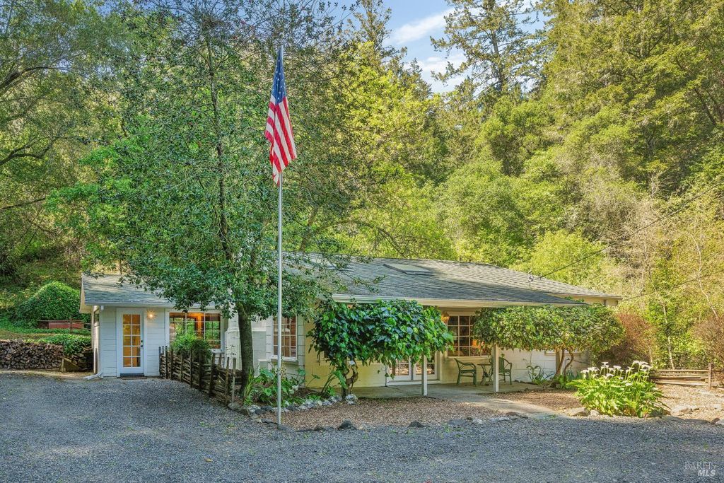 1311 W Dry Creek Rd, Healdsburg, CA 95448