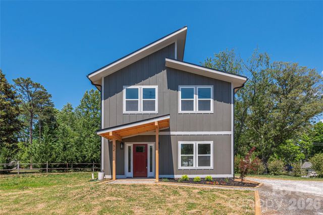 32 Oak Hill Road, Candler, NC 28715