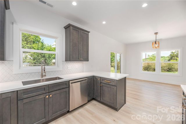 32 Oak Hill Road, Candler, NC 28715