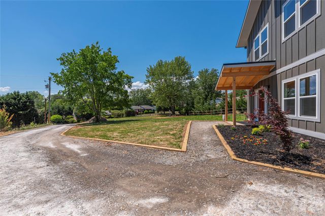 32 Oak Hill Road, Candler, NC 28715