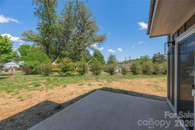32 Oak Hill Road, Candler, NC 28715