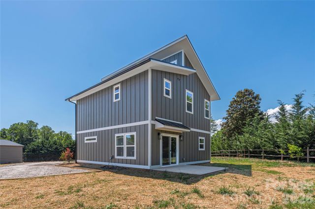 32 Oak Hill Road, Candler, NC 28715