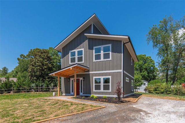 32 Oak Hill Road, Candler, NC 28715