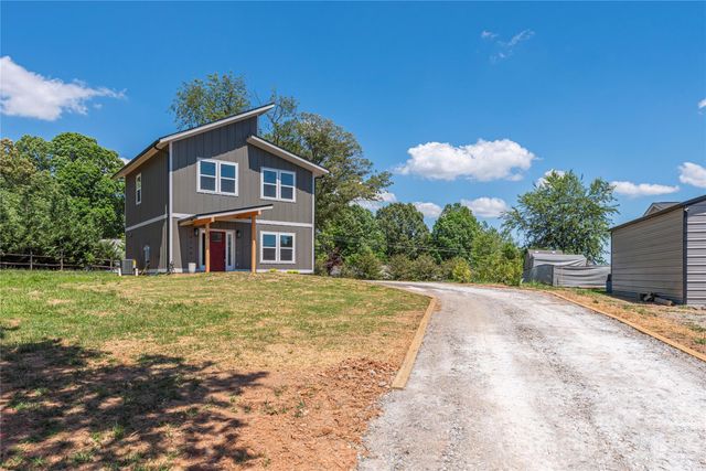 32 Oak Hill Road, Candler, NC 28715