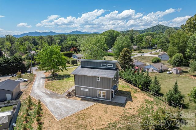32 Oak Hill Road, Candler, NC 28715