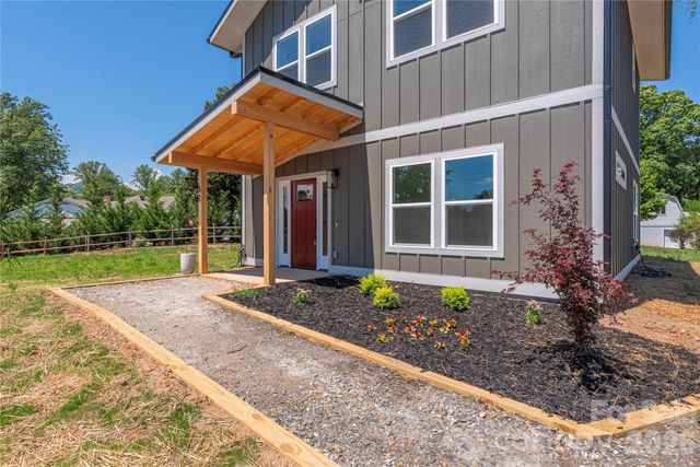32 Oak Hill Road, Candler, NC 28715