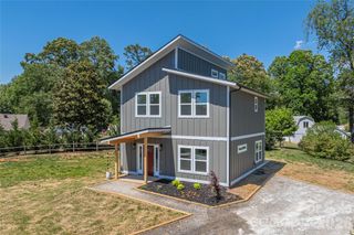 32 Oak Hill Road, Candler, NC 28715