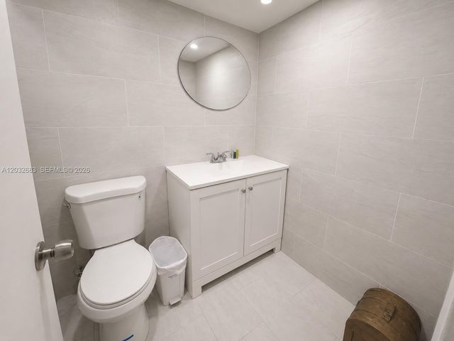 26 Diplomat Pkwy 2263, Hallandale Beach, FL 33009