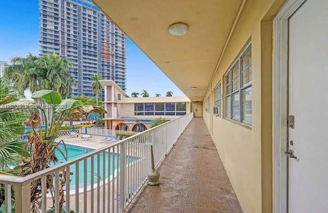 26 Diplomat Pkwy 2263, Hallandale Beach, FL 33009