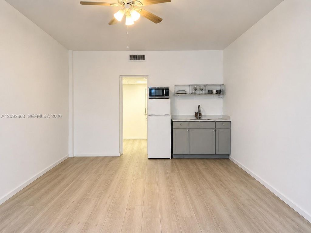 26 Diplomat Pkwy 2263, Hallandale Beach, FL 33009