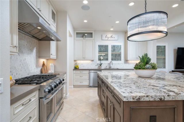 614 E Camellia Way, Azusa, CA 91702