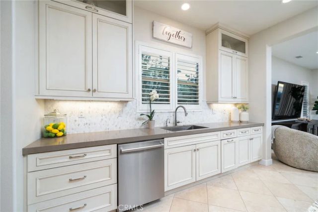 614 E Camellia Way, Azusa, CA 91702