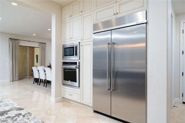 614 E Camellia Way, Azusa, CA 91702