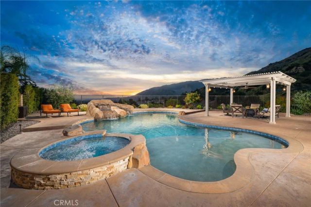 614 E Camellia Way, Azusa, CA 91702