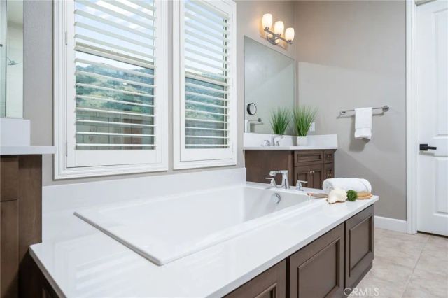 614 E Camellia Way, Azusa, CA 91702